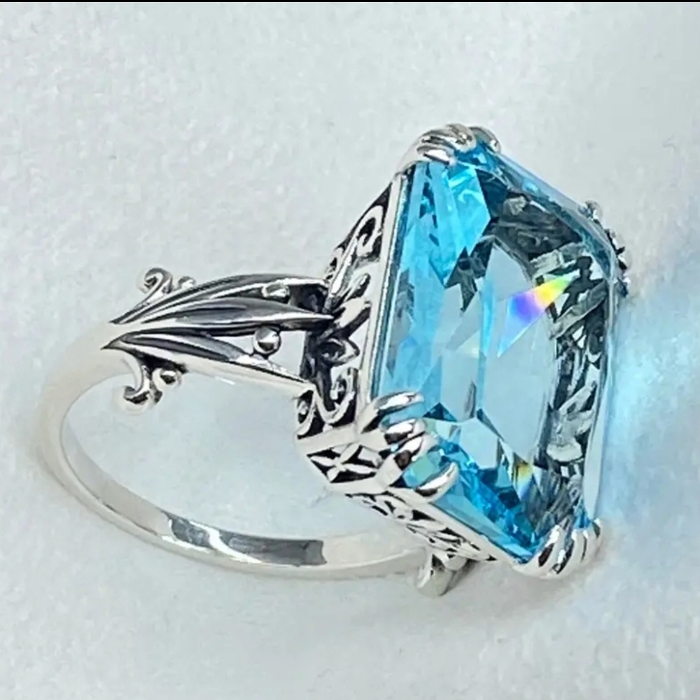 Elegant Blue Gemstone Ring - Picture 2 of 4